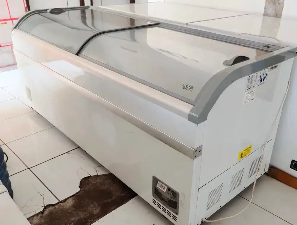 Freezer Kaca GEA 700 Ltr