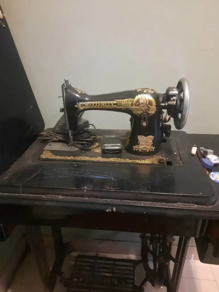 Mesin jahit antik