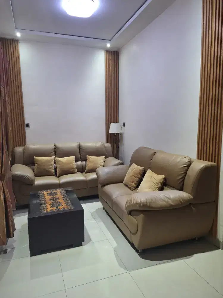 Sofa kulit set untuk ruang tamu