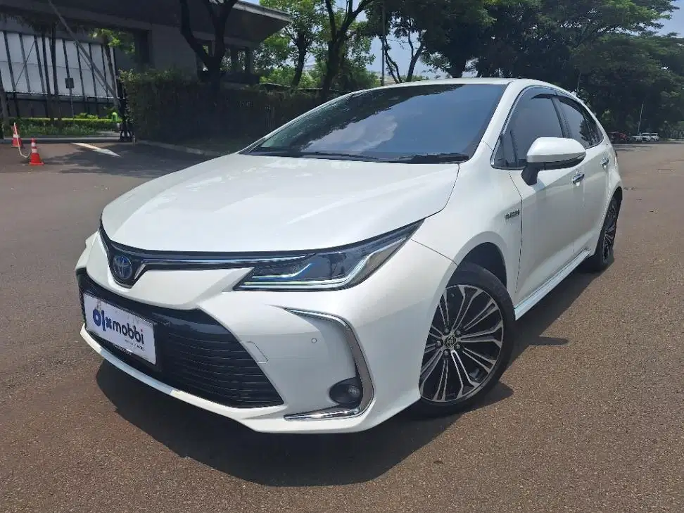 LOW DP Toyota Corolla Altis 1.8 Hybrid-AT 2022 UAI