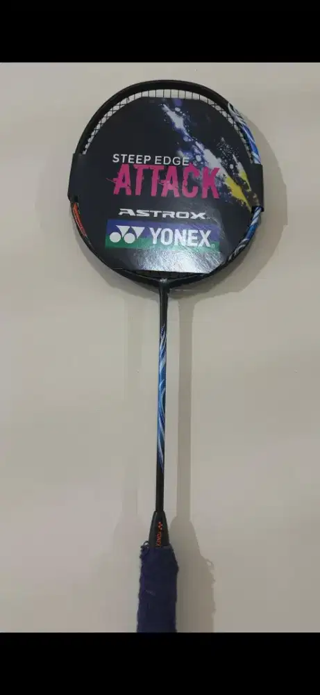 Raket Yonex sekali pakai
