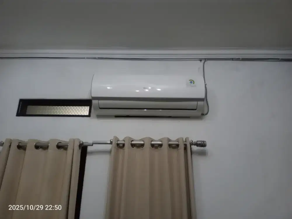 AC Sharp 1Pk kondisi sangat baik