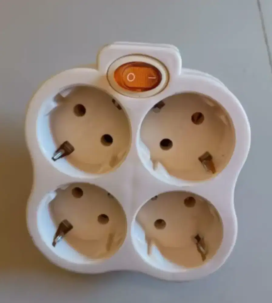 COLOKAN LISTRIK 4 LUBANG