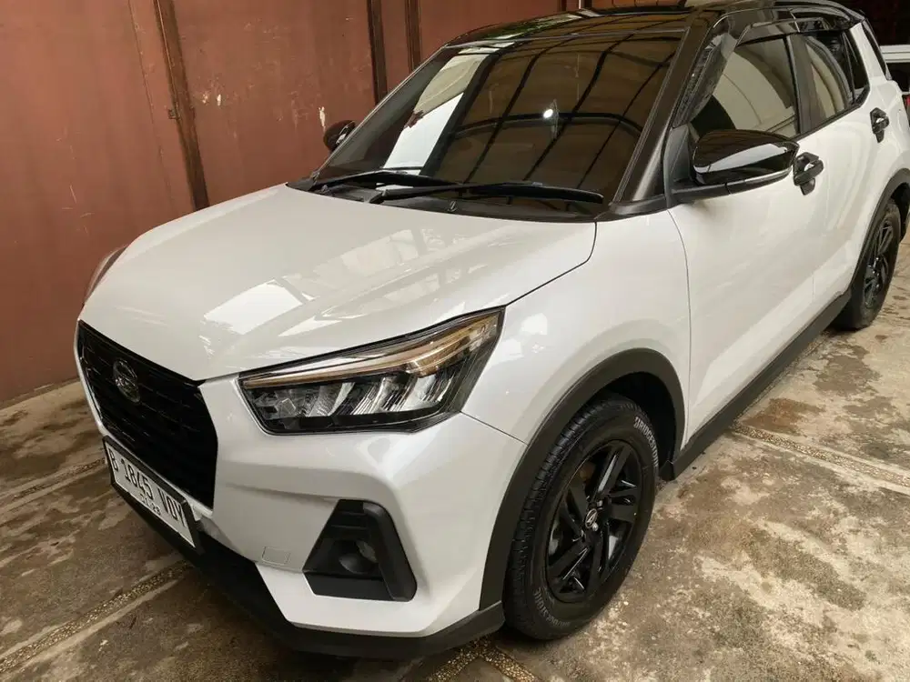 Daihatsu Rocky Putih AT