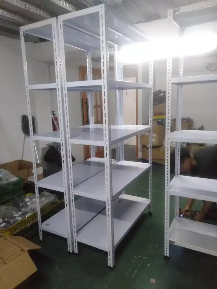 Rak besi siku susun tempat barang