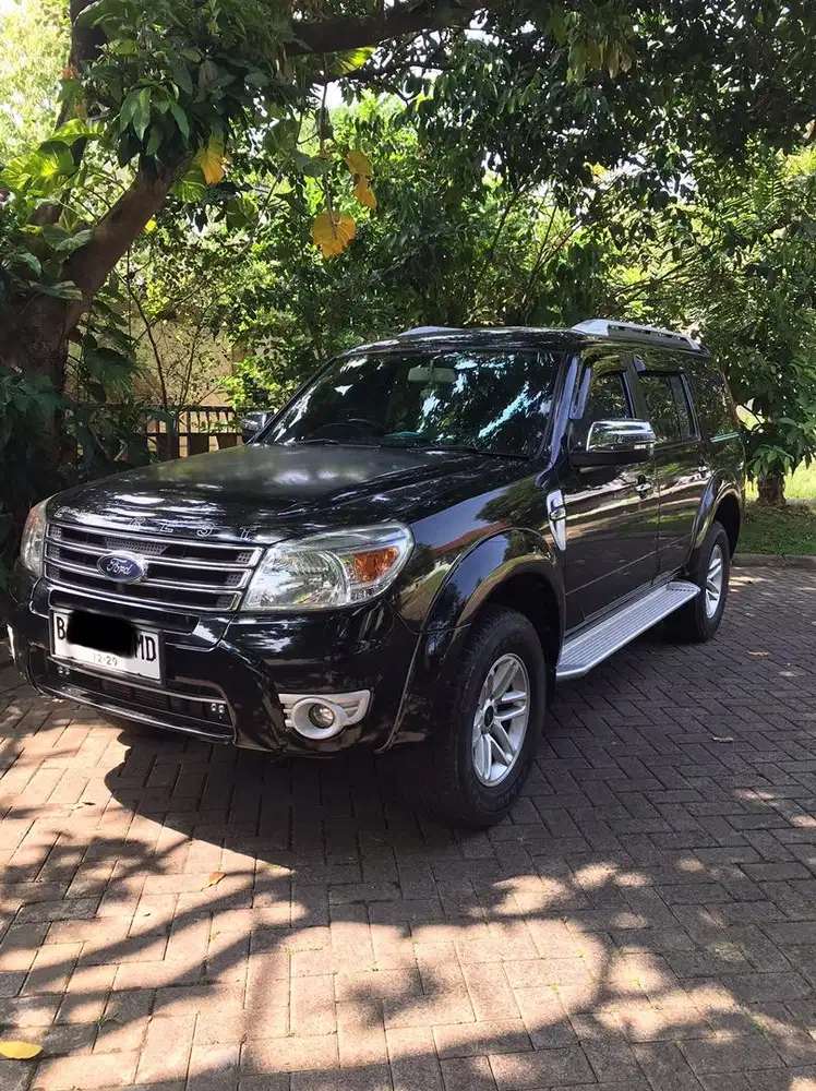 Ford Everest 4x2 XLT TDCI 2.5 AT 2012 Black Metalic.