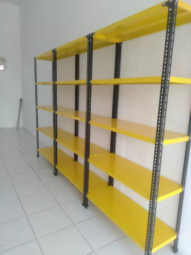 Rak besi susun serbaguna