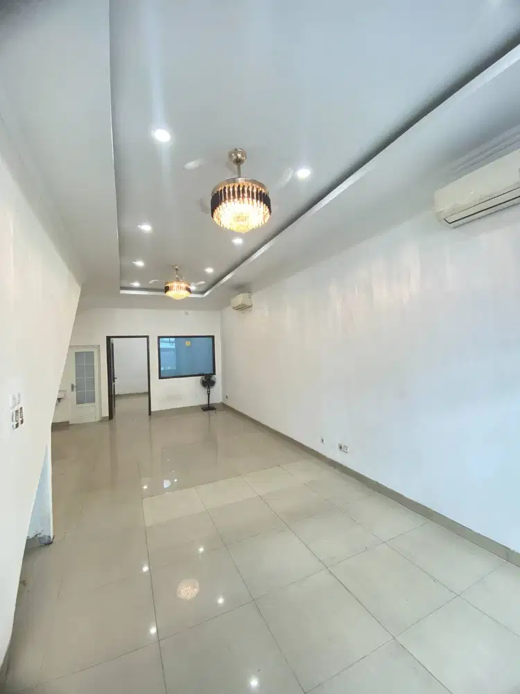 Di Sewakan Ruko 4 Lantai