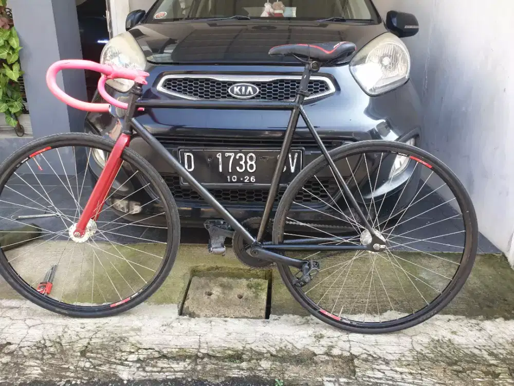 Sepeda fiksi sepeda balap