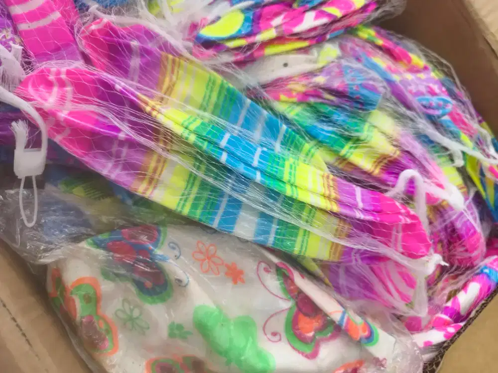 Bola karet warna warni