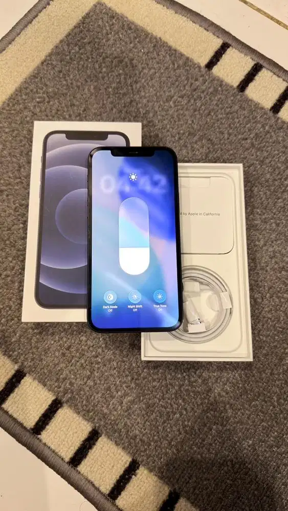 Dijual Iphone 12 Black 64GB Resmi Ibox Lengkap
