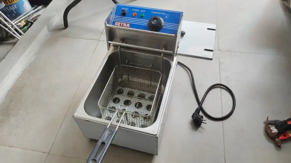 Deef fryer/alat penggorengan praktis