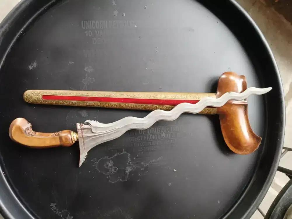 Dimaharkan 3 keris (borongan)