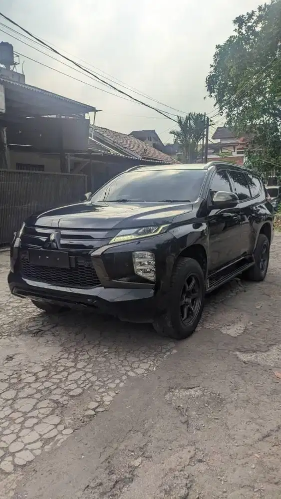 PAJERO SPORT DAKAR 4X2 AT ULTIMATE 2022 HITAM MULUS TERAWAT