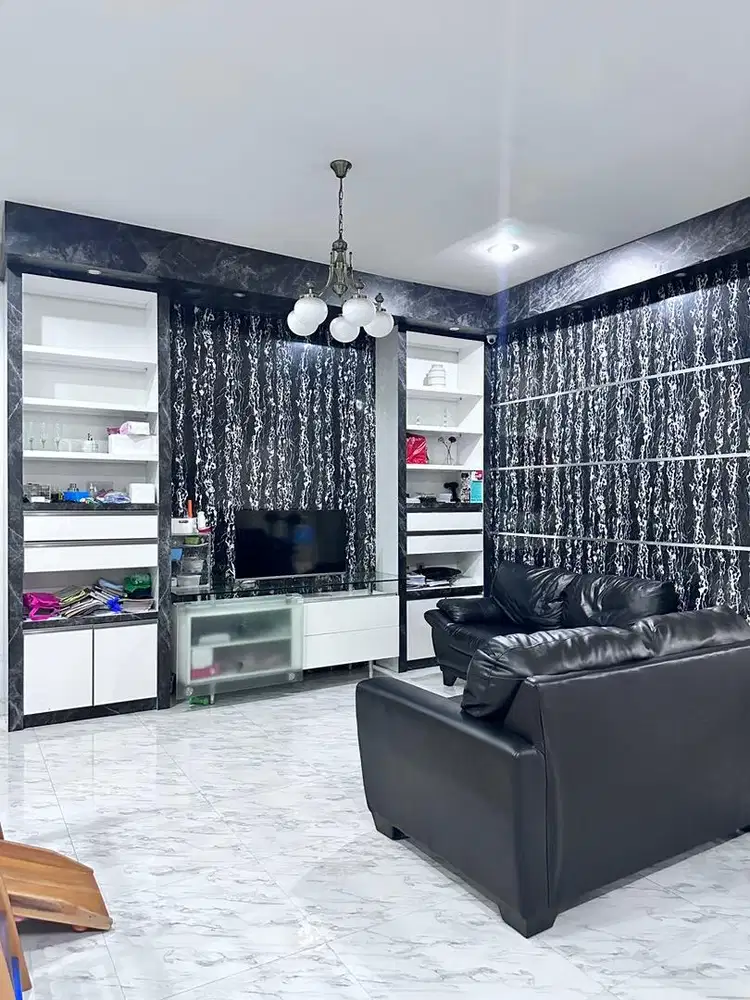 DISEWAKAN RUMAH SIAP HUNI BAGUS DI HELICONIA HARAPAN INDAH DKAT UNIQLO