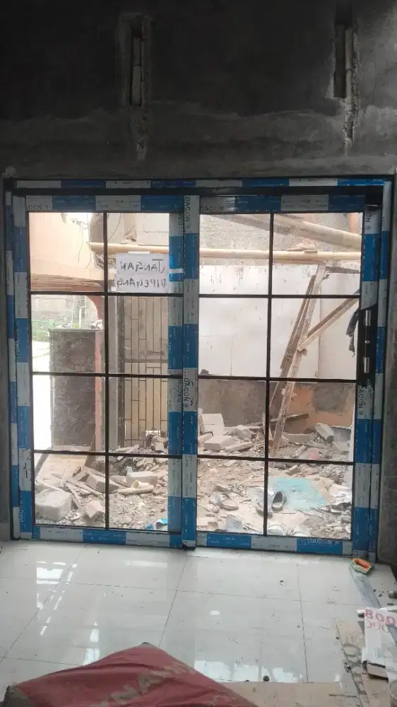 Pintu alumunium dan jendela alumunium