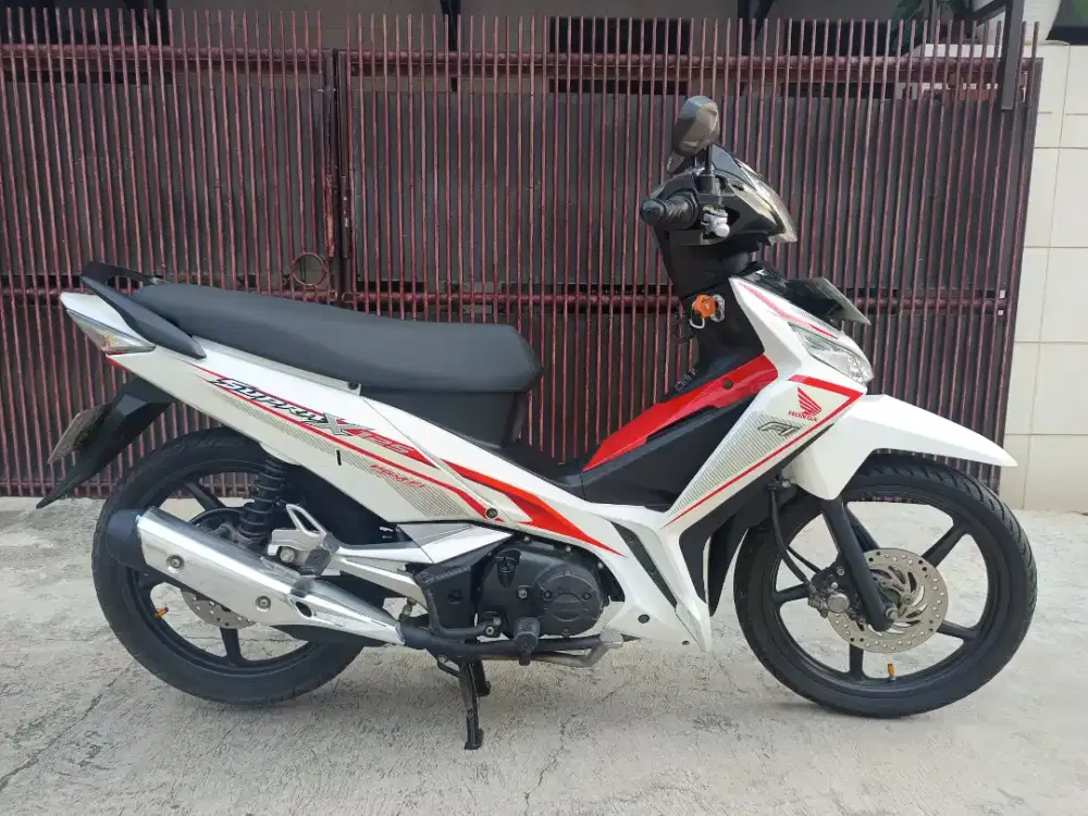 Honda supra X Injeksi warna original putih
