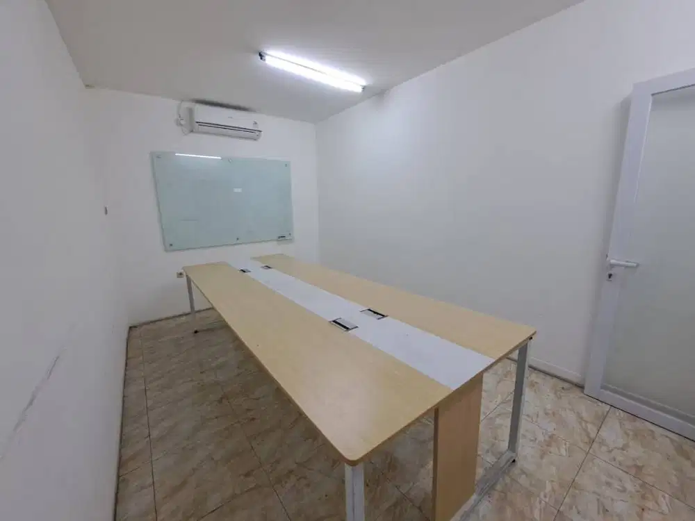 Meja Meeting Kantor Bekas – Panjang 2,5 Meter, Kokoh dan Rapi