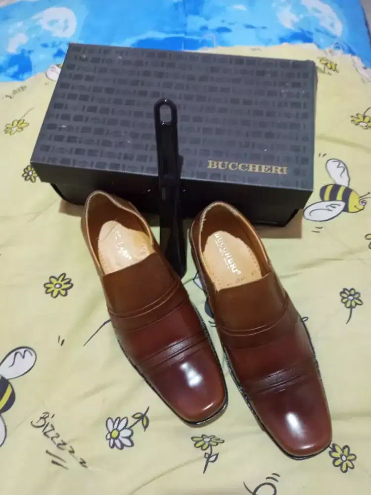 Dijual pantofel pria