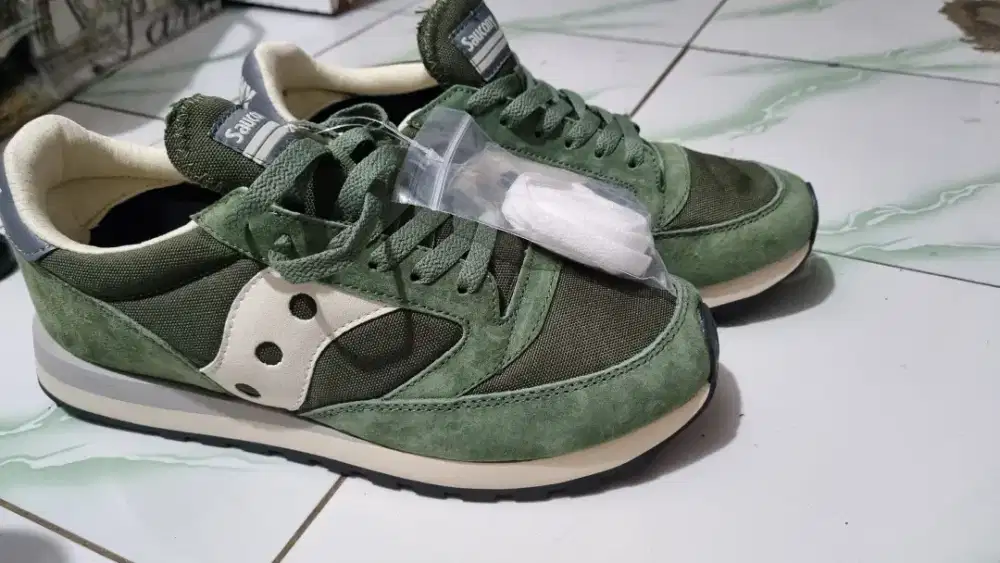 Sepatu saucony size 44