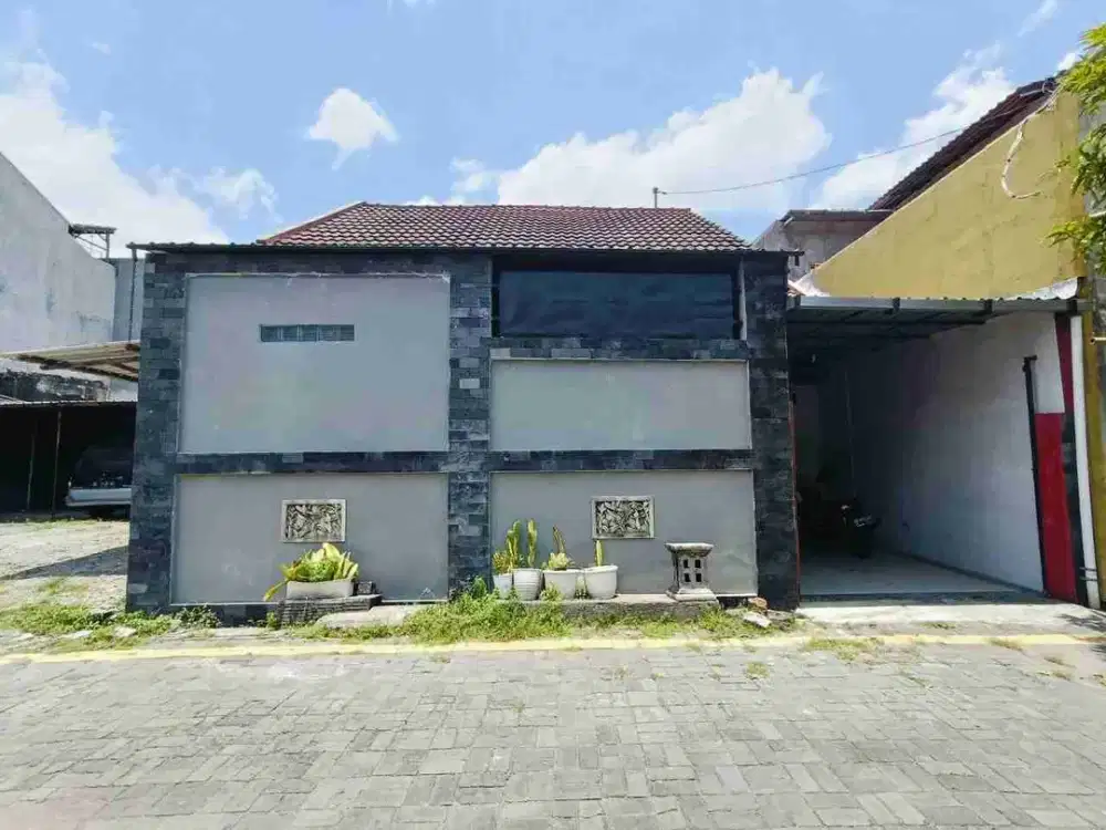 rumah sewa dibelakang hotel alana siap huni lokasi blulukan colomadu