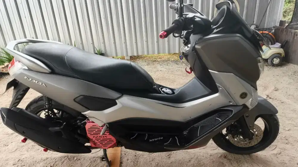 NMAX 2017 warna abu-abu