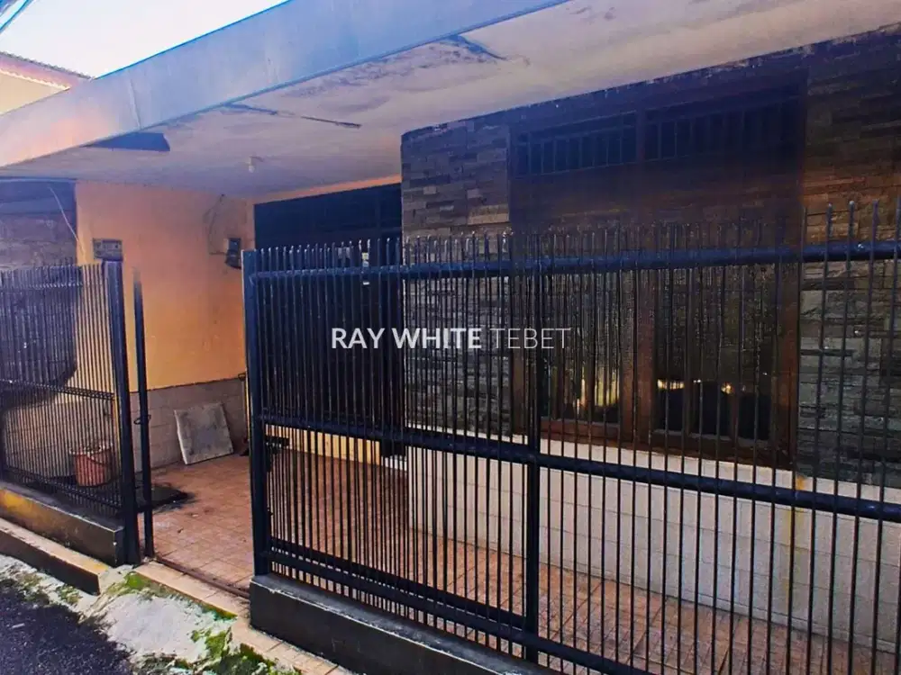 Rumah 2 Lantai Cocok untuk Kos-Kosan di Taman Margasatwa, Dijual Cepat!