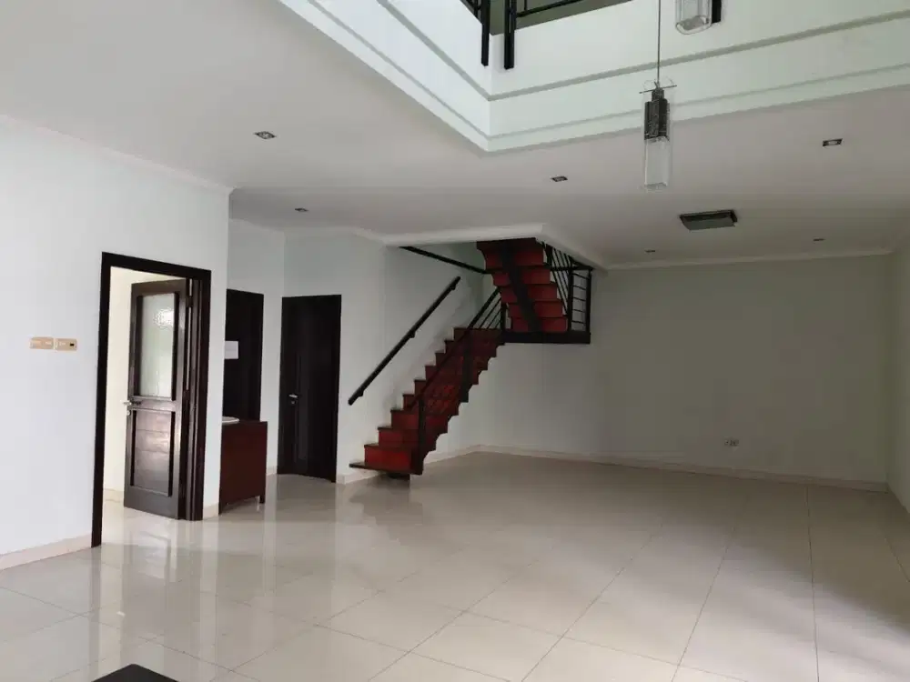Paling murah Rumah 2 Lantai sangat Asri Nyaman, Cantik ,Indah  Dan Elegant di Batununggal