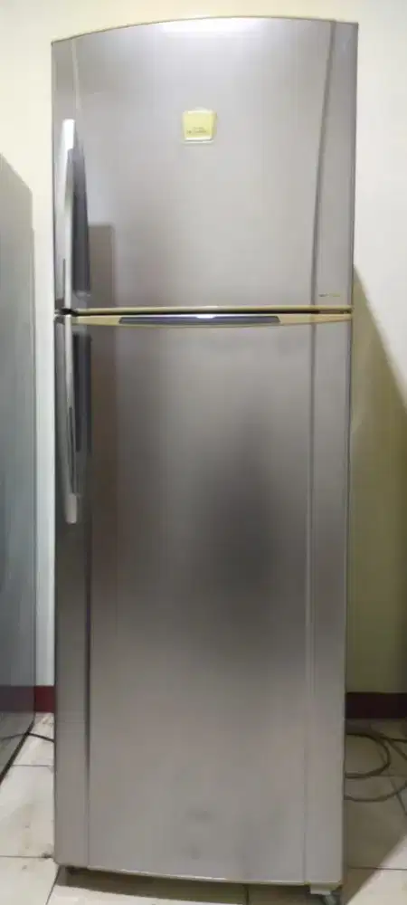 Kulkas 2 pintu semi jumbo GLACIO