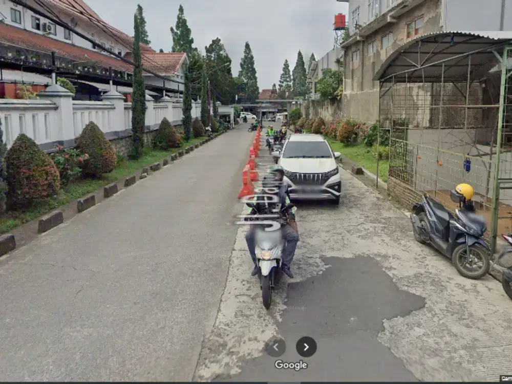 Ada rumah murah. Perlu renovasi.lokasi strategis do mainroad dago asri bandung utara