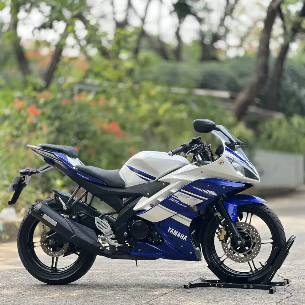 YAMAHA R15 V2 BIRU PUTIH 2015 KM 8K PAJAK PANJANG SUPER GRES