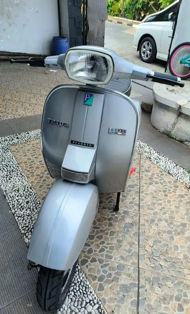 Vespa P150S Strada