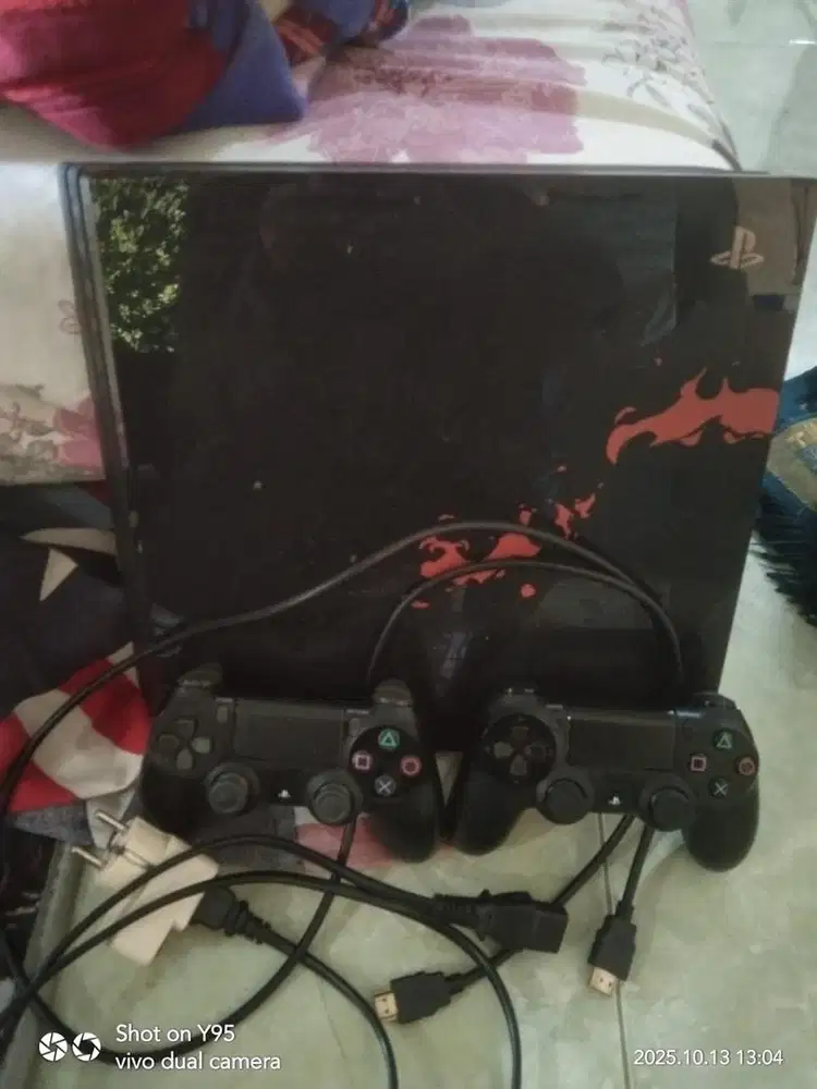 jual cepat  PS4 Pro 1 Tb Monster Hunter Limited edition