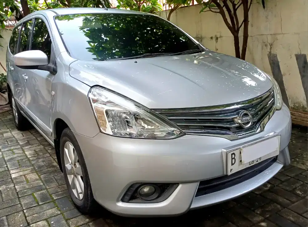 Nisan Grand Livina XV 1.5 matik th 2014 model baru face lift sgt mls