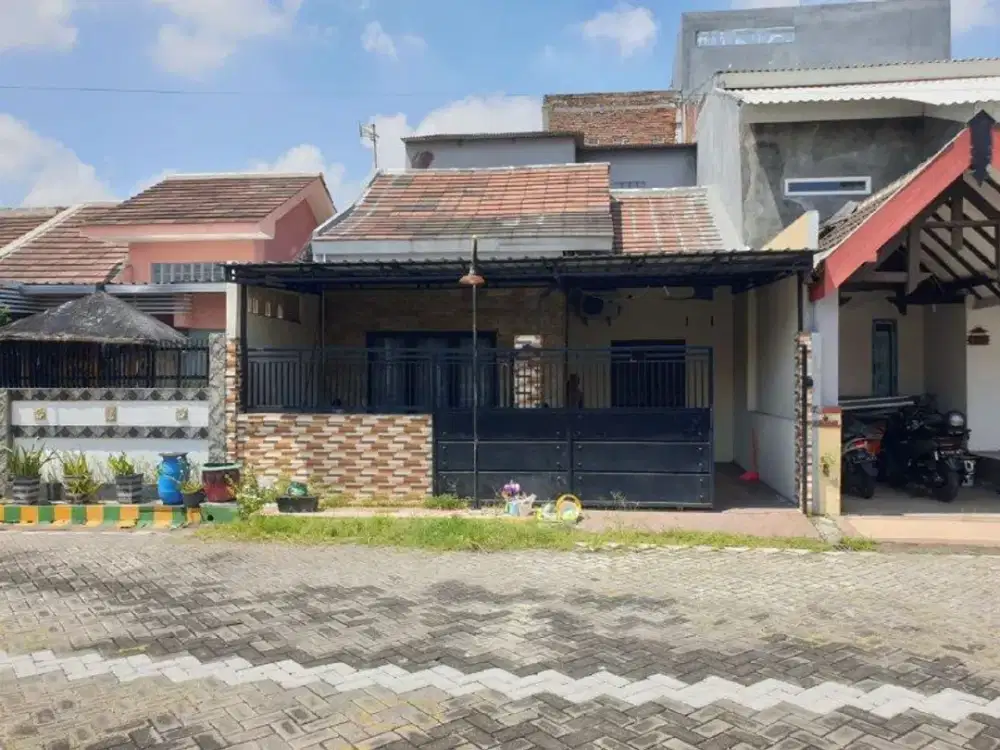 Rumah Di Park Royal Regency Buduran Sidoarjo Bagus Siap Huni