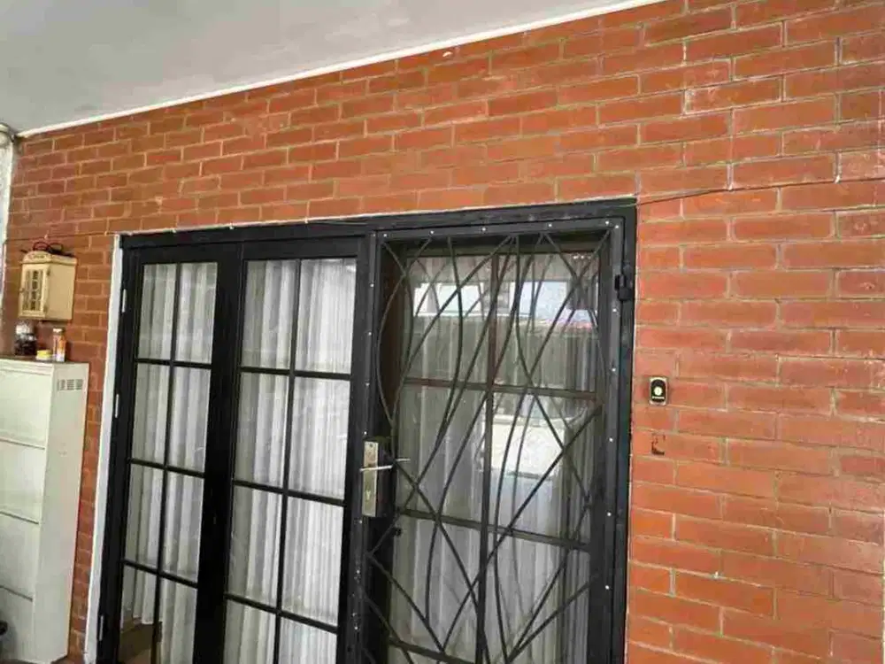 Dijual rumah cluster 2 lantai sdh renovasi furnished nyaman ada taman, kolam renang one gate