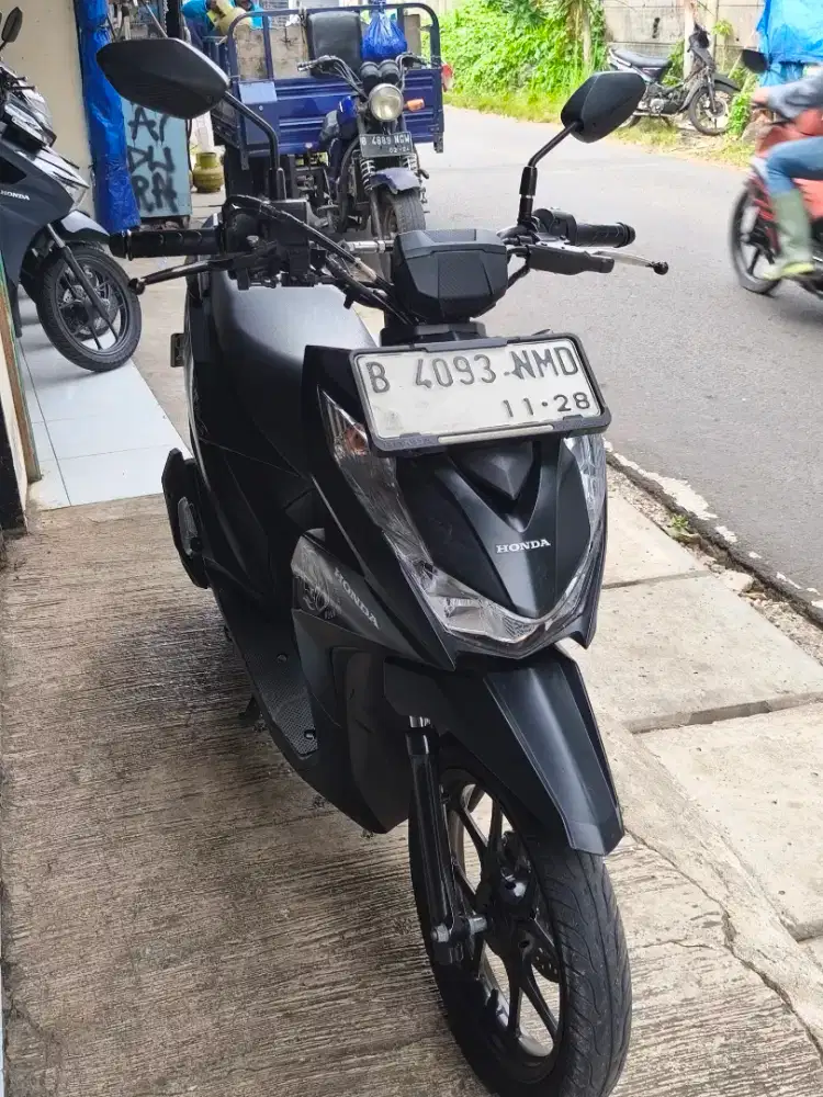 JUAL HONDA BEAT STREET 2023 KM 24 RB