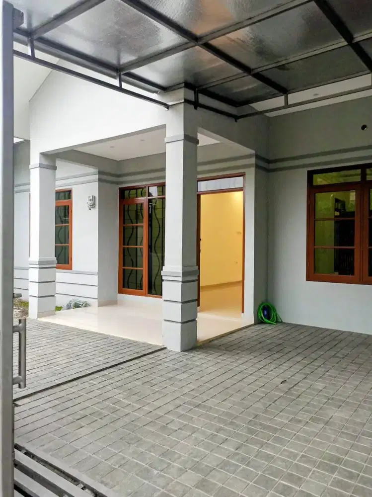 Dijual Rumah Cantik di Taman Kopo Indah Bandung Siap Huni