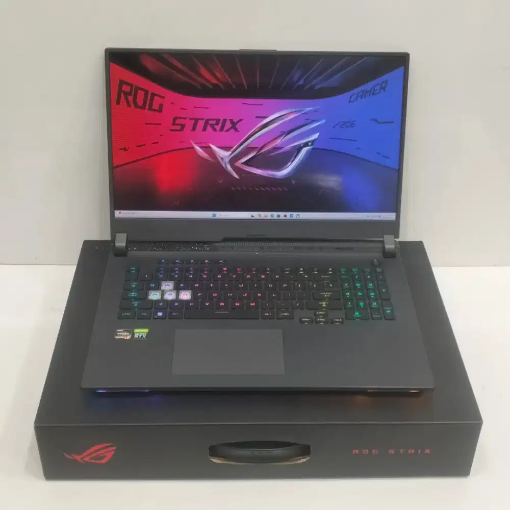 Asus ROG STRIX G713RM RTX 3060 (6GB) AMD Ryzen 7 RAM 16GB/ SSD 512 GB