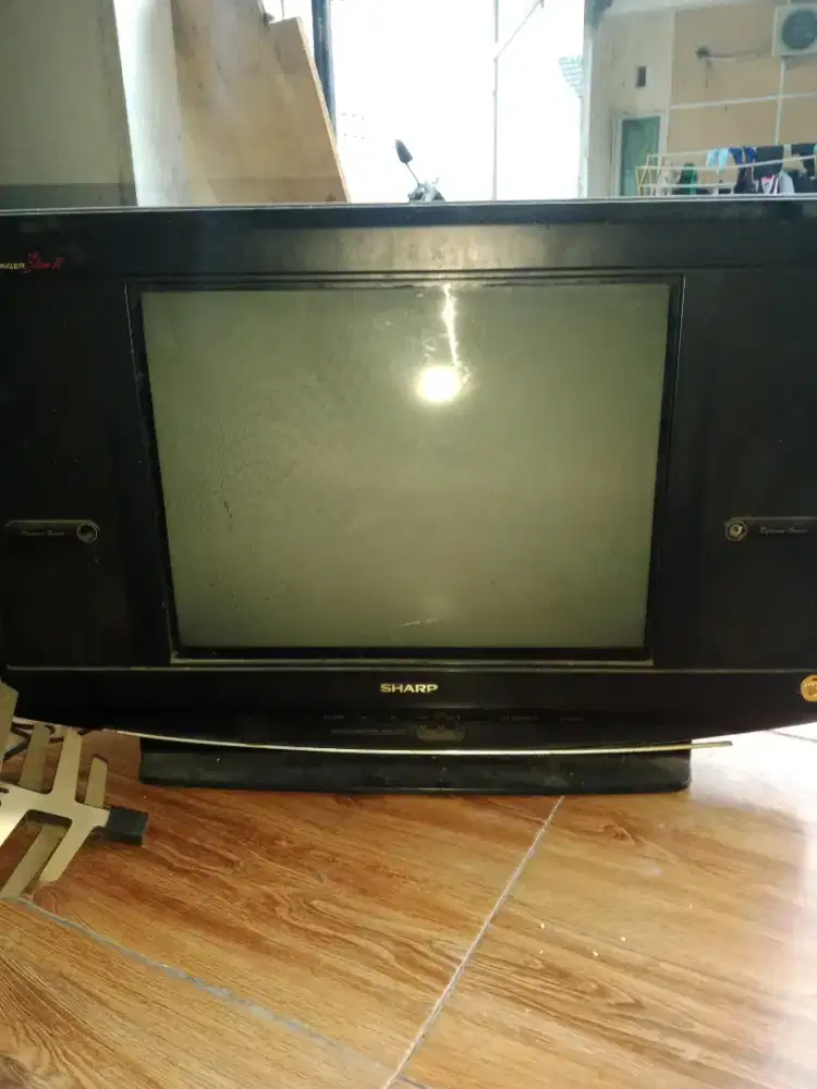 Televisi Sharp bekas