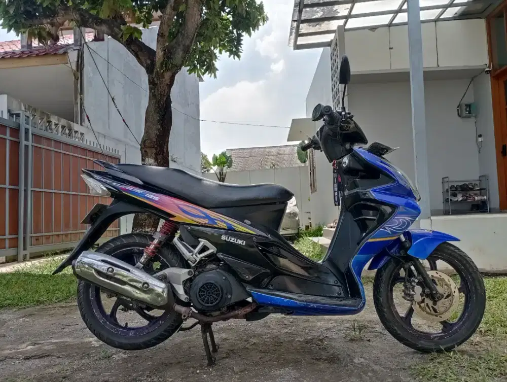 skywave 125 biru hitam 2010 istimewa