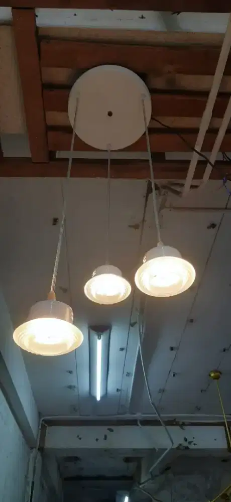 Lampu gantung dekorasi minimalis