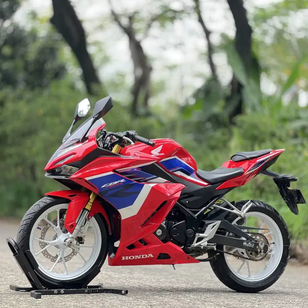 HONDA NEW CBR 150R ABS TRICOLOR MERAH 2021 KM LOW PAJAK PANJANG MULUS
