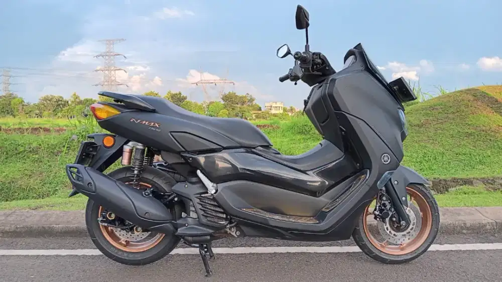 Yamaha NMAX black matte 2021 low KM