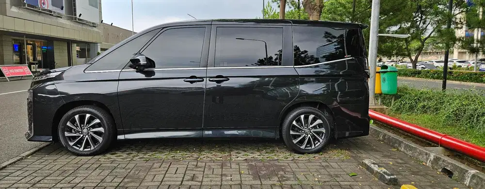 Toyota Voxy 2022 Bensin