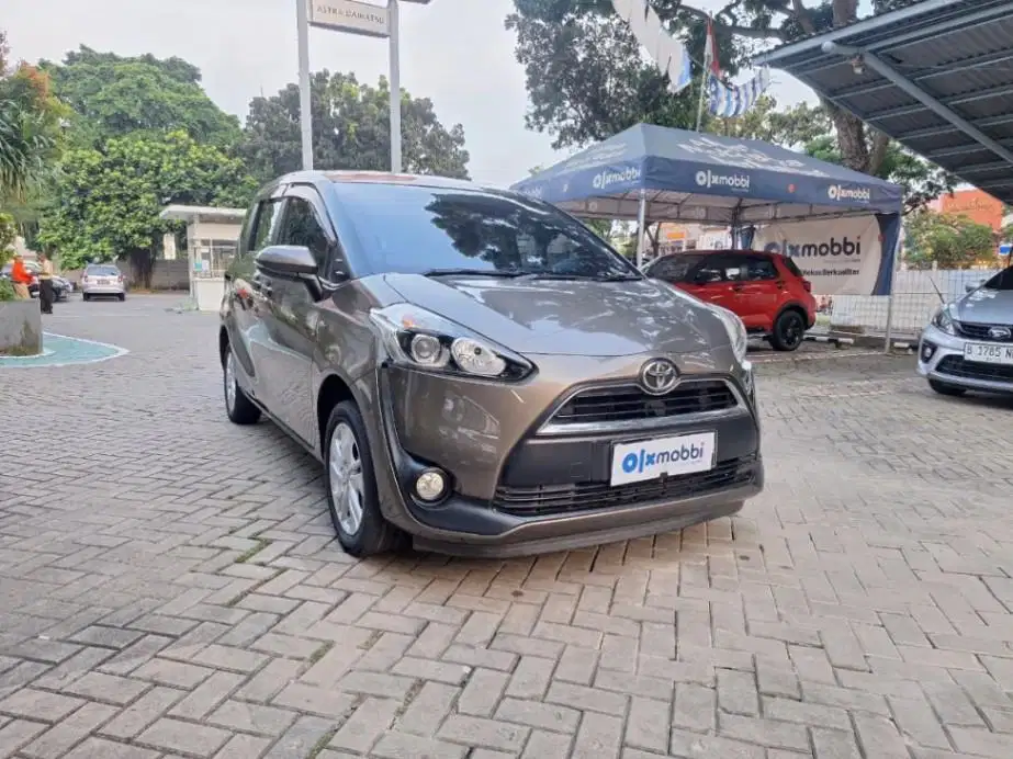 LOW DP Toyota Sienta 1.5 G Bensin-AT 2017 SOQ