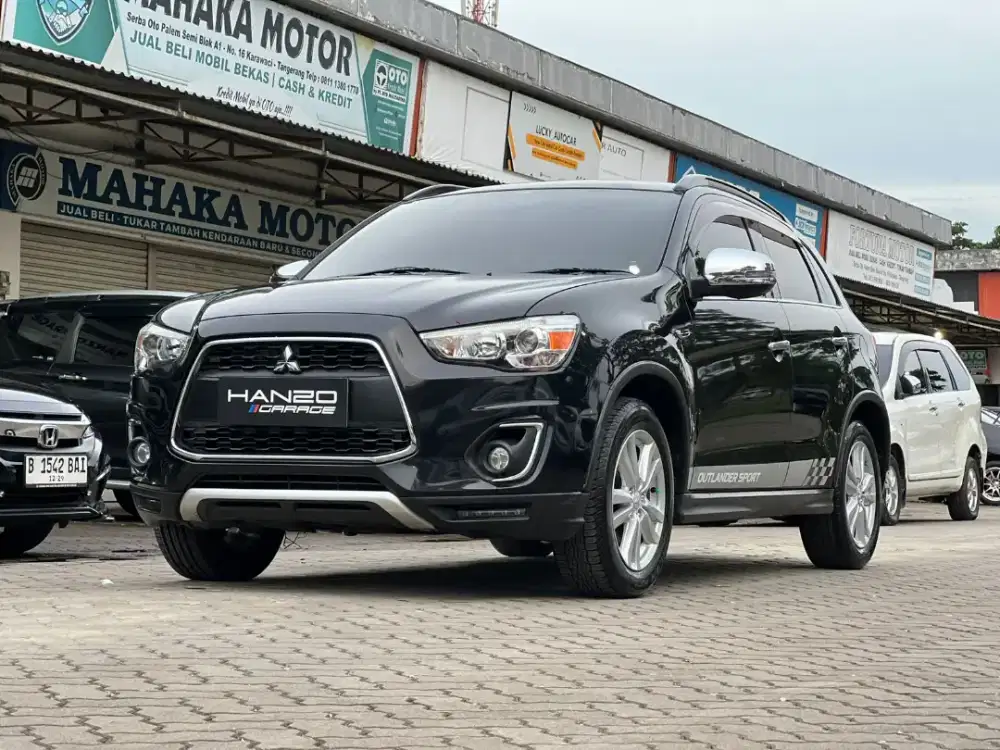 Outlander PX at 2018 Hitam