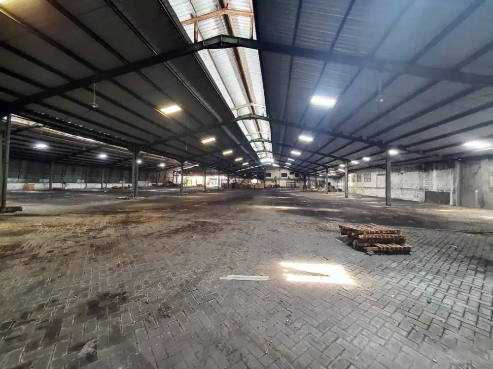 Gudang di Raya Tambak Langon