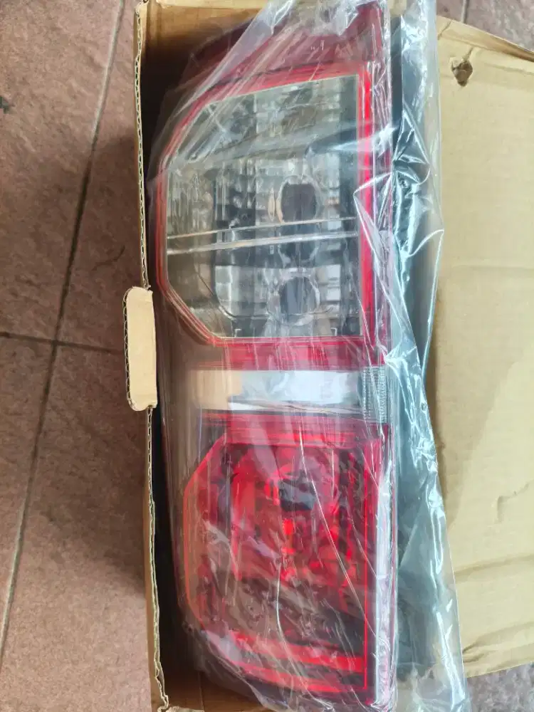 Lampu belakang/ stoplamp hilux vigo kanan