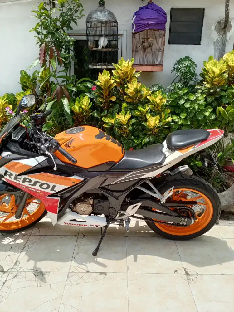 Honda CBR 150 Repsol